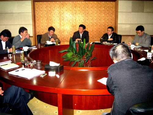 黑旋風機械開發(fā)公司召開董事長辦公會議