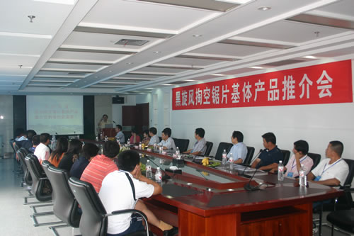 黑旋風鋸業公司向石材企業推介掏空鋸片基體產品 