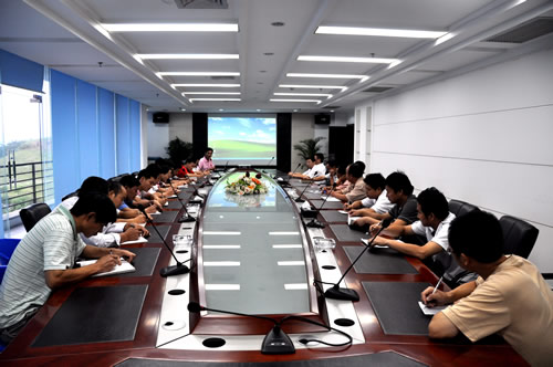黑旋風機械公司開展班組長培訓活動