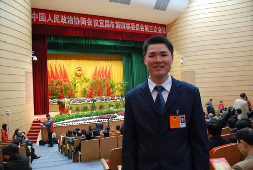 黑旋風鋸業公司農民工郝明星參加宜昌市政協會議