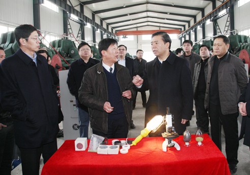 雞西市委書記許兆君走進(jìn)瑞諾恒石墨有限公司實(shí)地調(diào)研