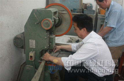 鄭州三磨所科技工貿部推出砂布頁輪開槽專用金剛石切割片