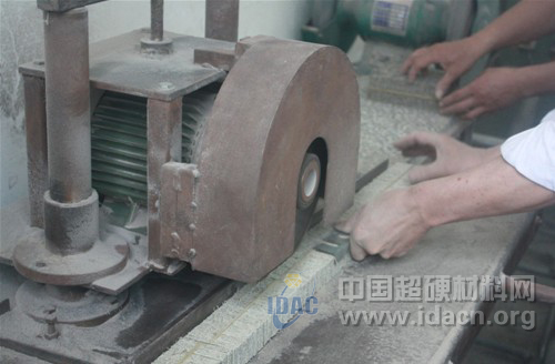 鄭州三磨所科技工貿部推出砂布頁輪開槽專用金剛石切割片