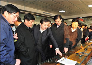安陽市市長(zhǎng)張笑東蒞臨惠豐金剛石參觀考察