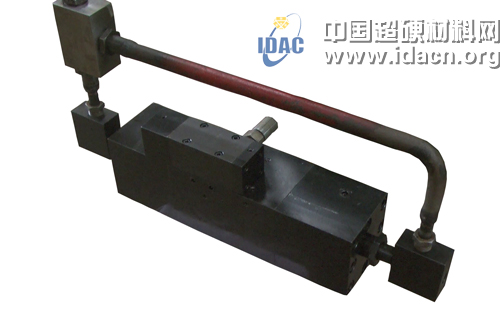 鄭州睿軍機(jī)電成功研發(fā)雙作用往復(fù)增壓器