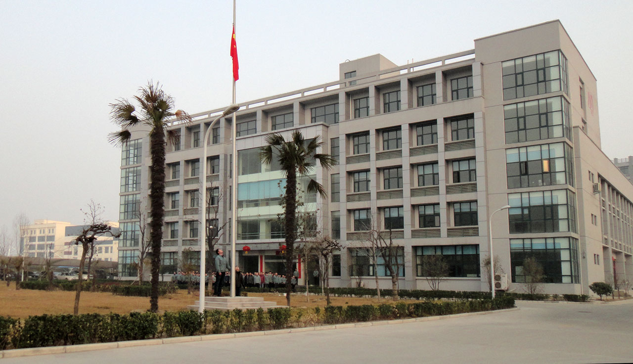 鄭州新亞公司舉行新春升國旗儀式