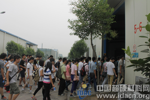 河工大13級超硬專業學生到匯金工廠參觀學習