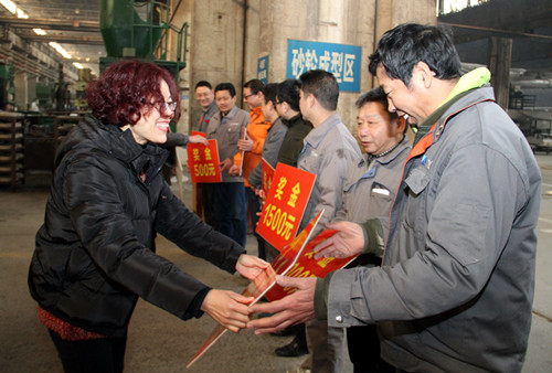 白鴿公司召開技術(shù)革新、合理化建議表彰會