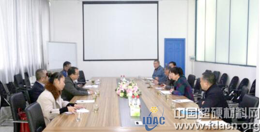 超硬材料分會理事長邱麗花一行到富耐克參觀座談