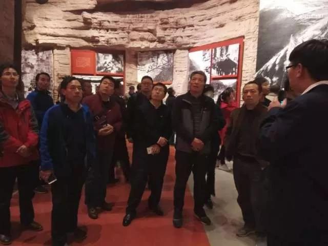 中南鉆石舉辦貫徹黨的十九大精神、弘揚(yáng)人民兵工精神暨黨性教育專題培訓(xùn)