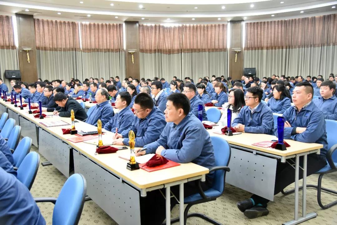 開啟新征程 譜寫新篇章   黃河實業隆重召開2017年度先進表彰暨2018年動員大會