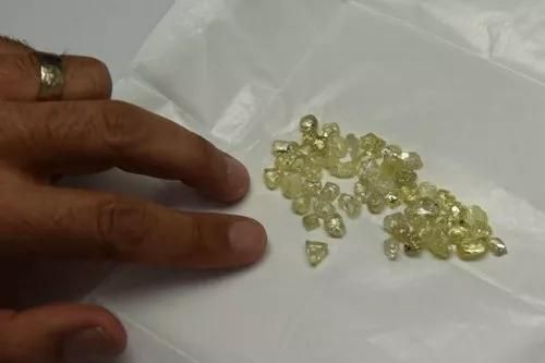 美媒：科學家在鉆石里發(fā)現(xiàn)罕見冰