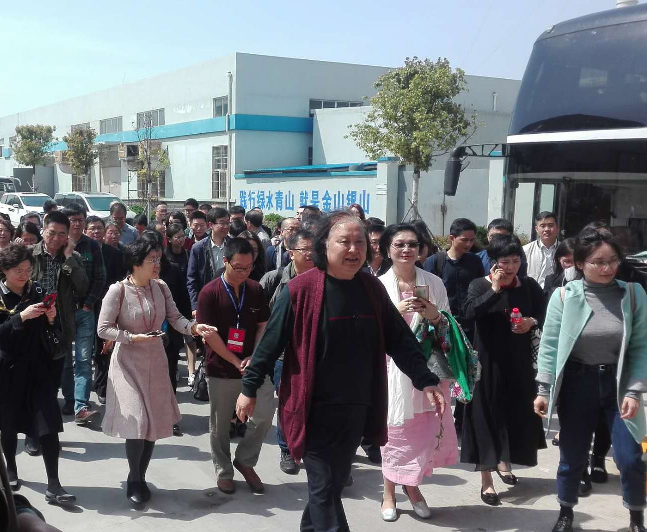 全國首飾標準化技術委員會一行到鄭州華晶公司調研參觀
