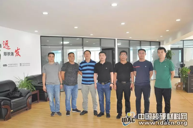 中國第六砂輪廠技術廠長何群虎一行到訪中國超硬材料網(wǎng)