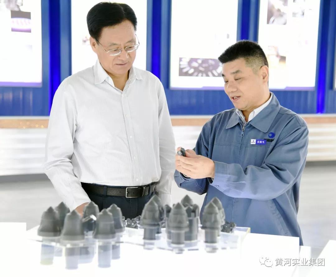 河南省政協(xié)主席劉偉蒞臨黃河實(shí)業(yè)集團(tuán)調(diào)研