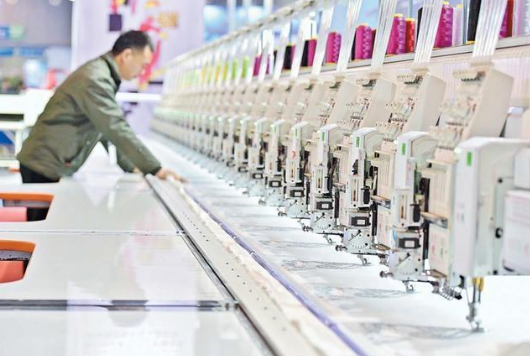 智能制造添引擎 “大國重器”集聚2018義烏裝博會