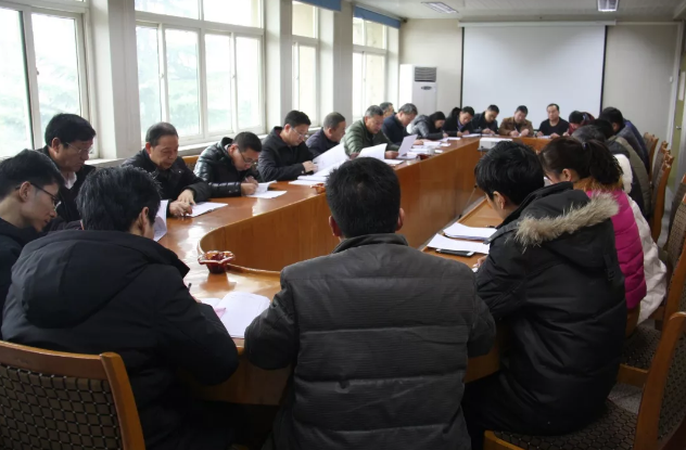 中南鉆石公司召開十二月份黨委理論學習中心組擴大會