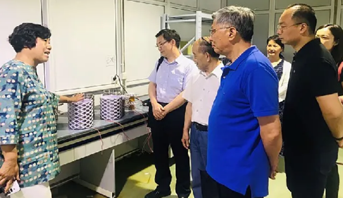 超硬材料專家齊聚鄭州新材料產(chǎn)業(yè)園 共商超硬磨具制造工藝與綠色發(fā)展