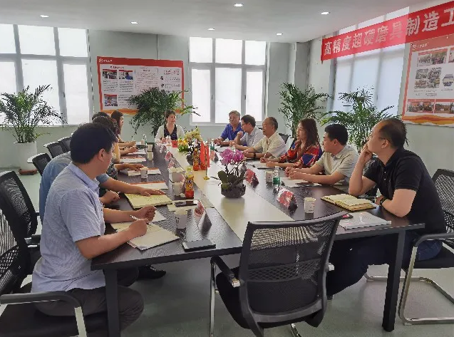 超硬材料專家齊聚鄭州新材料產(chǎn)業(yè)園 共商超硬磨具制造工藝與綠色發(fā)展