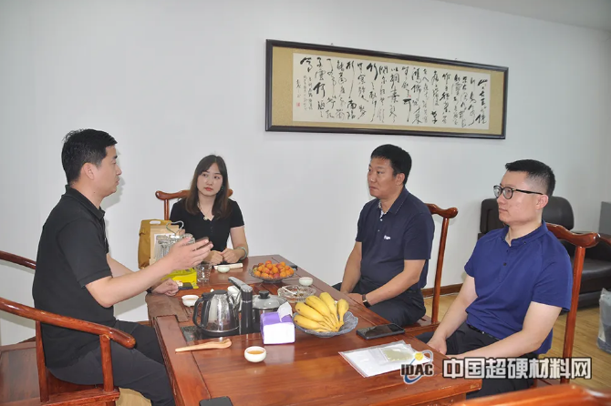 圣泉集團(tuán)市場部總監(jiān)王軒一行到訪中國超硬材料網(wǎng)