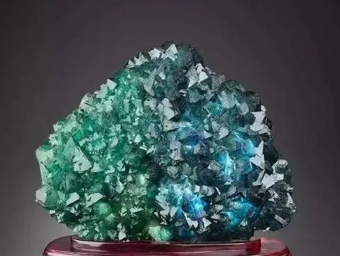 最慘科學(xué)家！花7年合成金剛石，結(jié)果被助手造假騙了全世界