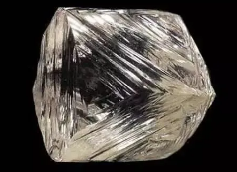 “世界最硬”的鉆石究竟是怎么被切出來的？