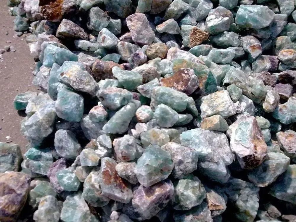石英、石墨、螢石、葉臘石4大戰略性非金屬礦產的重要性及用途