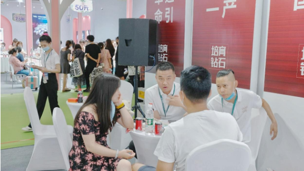 培育鉆石亮相成都婚博會(huì)，讓世界見(jiàn)證中國(guó)鉆石的魅力