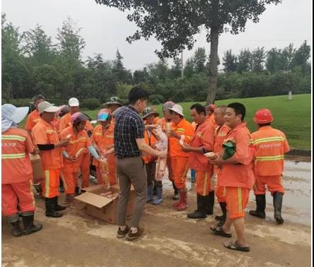 “心系鄭州，河南加油” 君銳鉆石執行董事秦超捐助物資，助力鄭州防汛救災！