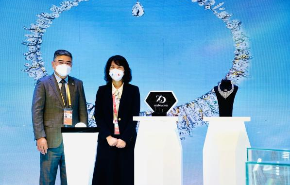 全球首發首秀！305顆培育鉆石鑲嵌成鉆石項鏈，總重約300克拉