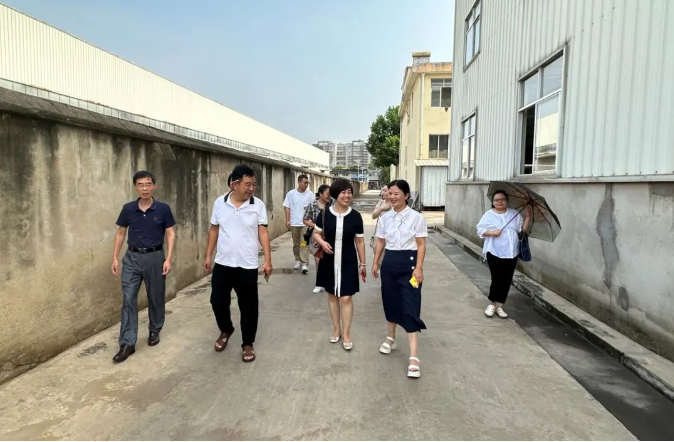 民建鄂州市委會主委王中英帶隊調(diào)研鄂州金剛石產(chǎn)業(yè)發(fā)展情況