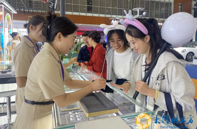 憑實(shí)力火出圈！“河南造”培育鉆石南京車展掀起關(guān)注熱潮