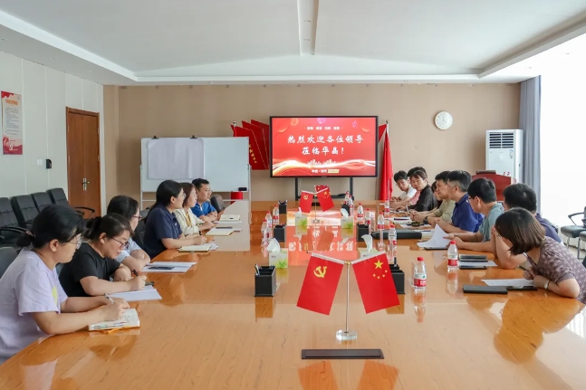 河南省標準化和質量研究院、滎陽市市場監督管理局調研鄭州華晶標準體系建設工作