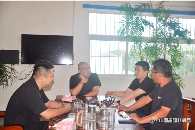 中國超硬材料網總經理石超一行走訪弘博新材