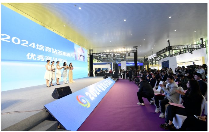 一條熠熠閃光的“鉆”研之路